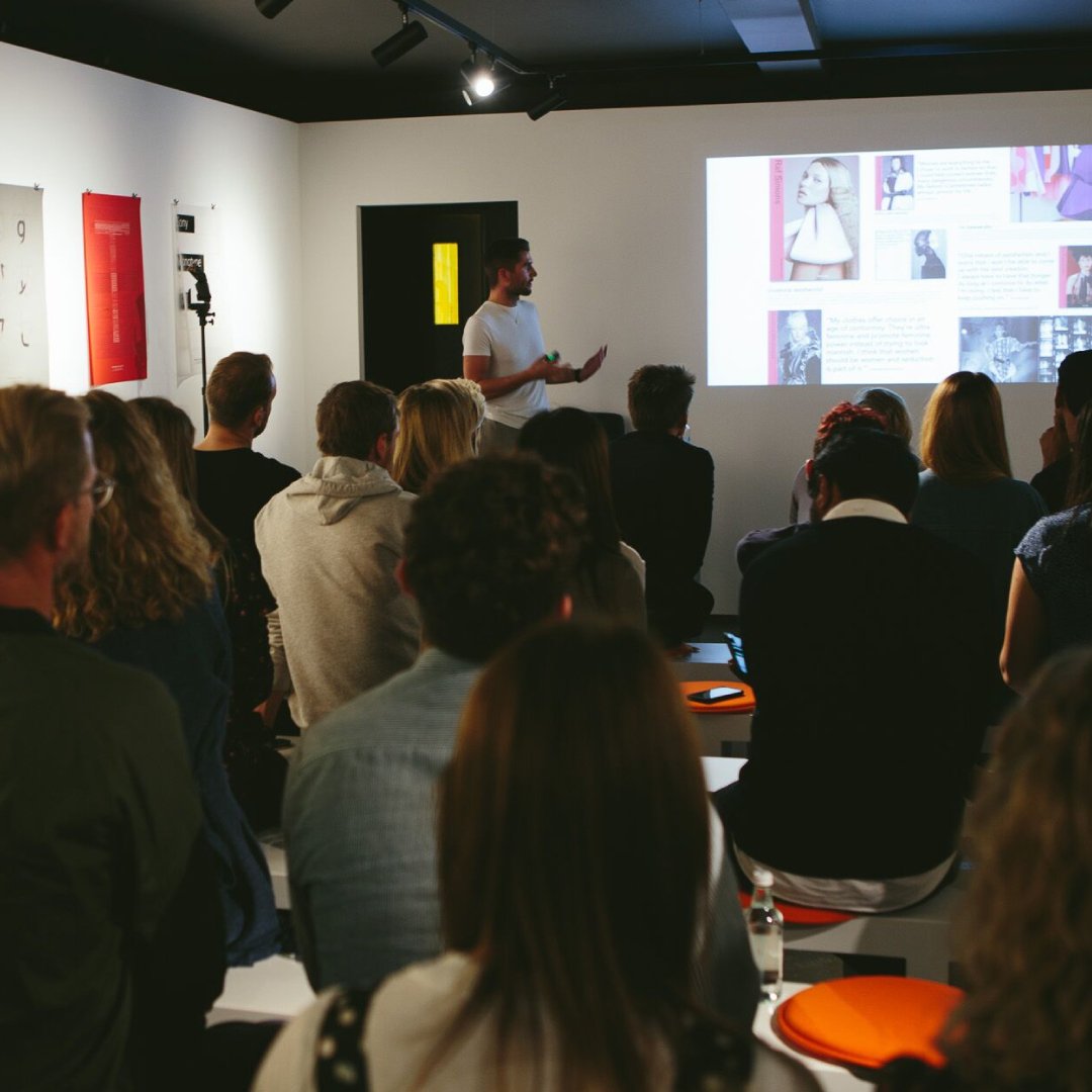 Editions_Events's tweet image. Full house for @Editions_Events last night. Thank you for sharing your thoughts + personal experiences Michael Stephens, @daveoncue + @simonharmer. Hearing how your professional journeys shaped your thinking on brand storytelling is making us reimagine our own narratives