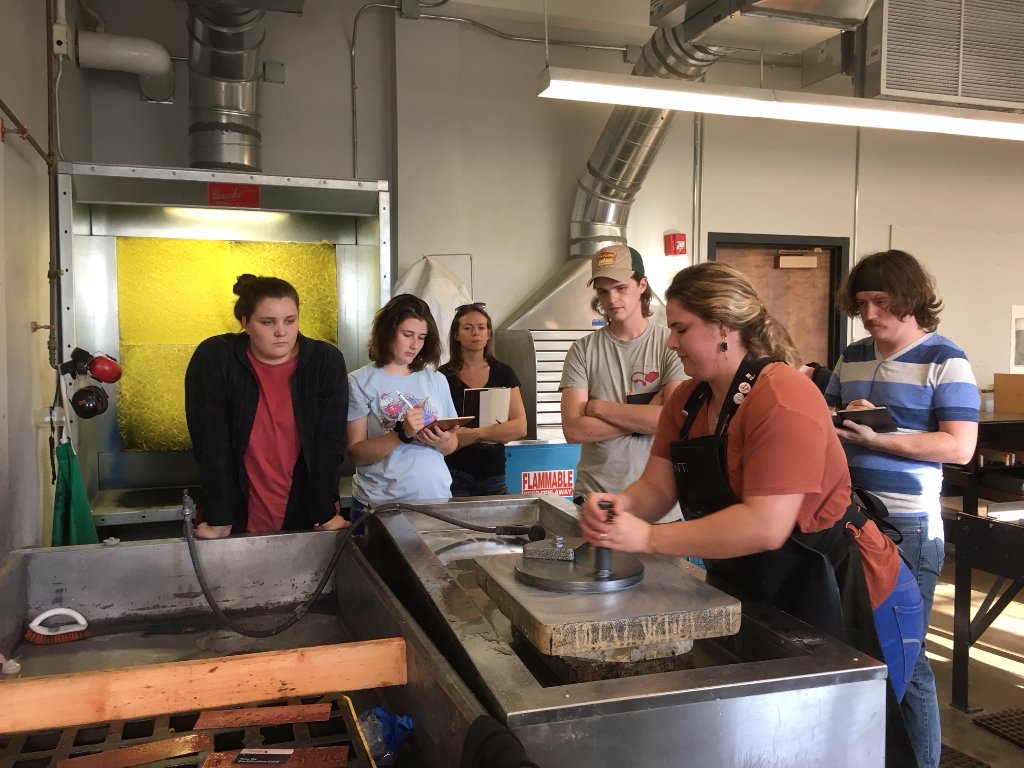 KStateArtDept's tweet photo. Grad student, Hailey, gives a demonstration on stone lithography in advanced printmaking studio. #KState #artdept #art #printmaking #ART635 #stonelithography #lithography #studioart #alwayslearning #createsomethingneweveryday https://t.co/OTLjz5fkMM