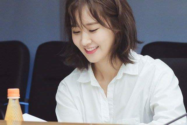 GGenerationTR's tweet photo. [130918] Yuri Instagram Carousel Güncellemesi

мвc ‘Dae Jang Geum is Watching’
11 Ekim (Perşembe)'den başlayarak, her Perşembe saat 11: 10'da yayınlanacak. Çekimlerde çok çalışıyoruz. Yakında görüşelim. #BokSeungah (Yuri'nin karakterinin adı Korece'deki "şeftali" gibi) https://t.co/FifwwMSDkp