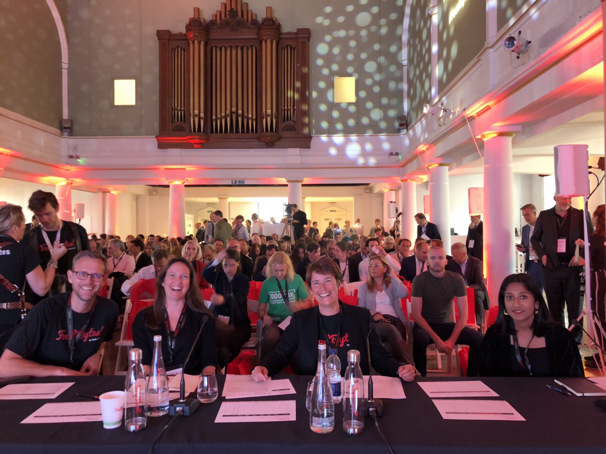 Foodbytes's tweet photo. We start #FoodBytes! London at the top of the hour! 🙌 🇬🇧💂‍♂️

Say hello 👋 to the 2018 #FoodBytes! London judges:
 - Severine Balick @SeverineBalick
 - Abi Ramanan @abilalayo
 - Nick Fereday @StartWithFood
 - Jacqueline Pieters @Rabobank https://t.co/O36ZLNw3Vg