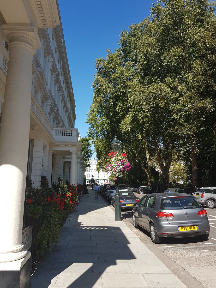 Rob_UGIsurgeon's tweet photo. Glorious day to be visiting London for the London Surgical Symposium @London_Surgery. Excited to present our first results of proteogenomic analysis of oesophageal adenocarcinoma at the inaugural POEM meeting @HeartburnCancer @CRUKresearch @dr_turk @TimTheSurgeon @Oesophagusuk https://t.co/E7G0NsFF73