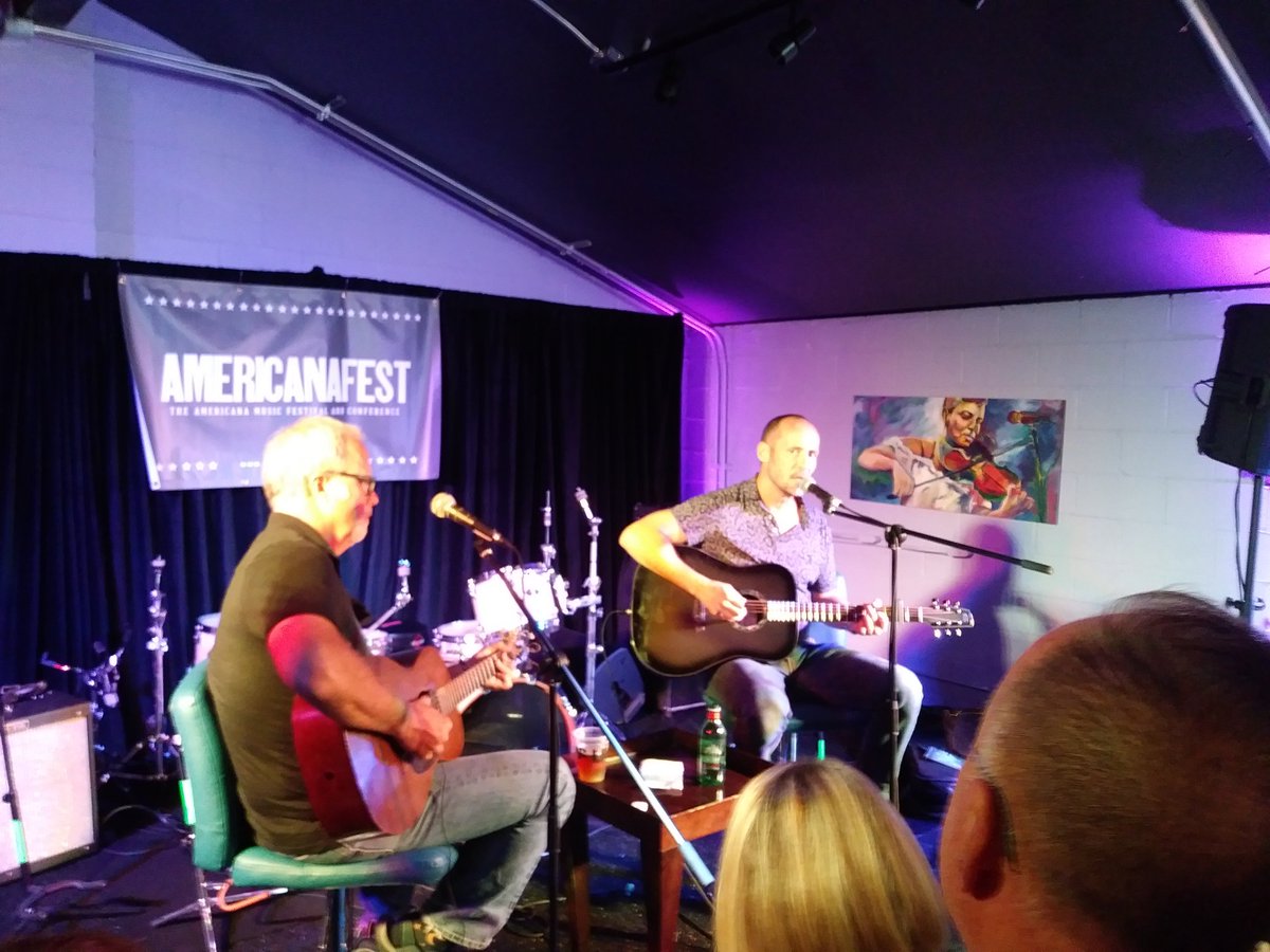 PaulsTrailer's tweet photo. Well Paul had a good day yesterday. Doing Tales and Ales live with Tony from @lagunitasbeer and interviewing @JohnOates while I just sit here on a lot in #Tupelo 😭 
@pimpspreachers 
#rutrailerexperienced https://t.co/1iIJNYaRR8