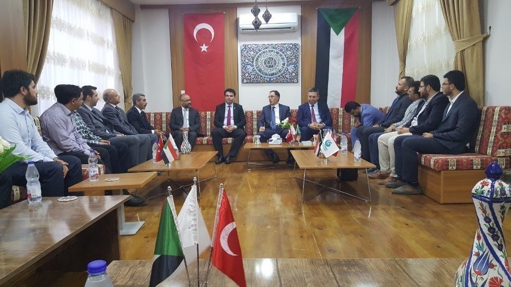 Türkiye in Sudan (@tc_hartumbe) on Twitter photo زار المفتش العام بتركيا <a href="/AvSerefMalkoc/">Şeref Malkoç</a> خلال تواجده بالسودان لحضور اجتماع لجنة التسيير والجمعية العامة لرابطة أمناء المظالم بمنظمة التعاون الإسلامي بجولة داخل مركز التدريب المهني والتقني التابع لـ"تيكا"، كما التقي بالجالية وتبادل معهم الحديث بمركز يونس إمري .<a href="/TRombudsman/">Kamu Denetçiliği Kurumu (Ombudsmanlık)</a> زار المفتش العام بتركيا <a href="/AvSerefMalkoc/">Şeref Malkoç</a> خلال تواجده بالسودان لحضور اجتماع لجنة التسيير والجمعية العامة لرابطة أمناء المظالم بمنظمة التعاون الإسلامي بجولة داخل مركز التدريب المهني والتقني التابع لـ"تيكا"، كما التقي بالجالية وتبادل معهم الحديث بمركز يونس إمري .<a href="/TRombudsman/">Kamu Denetçiliği Kurumu (Ombudsmanlık)</a>