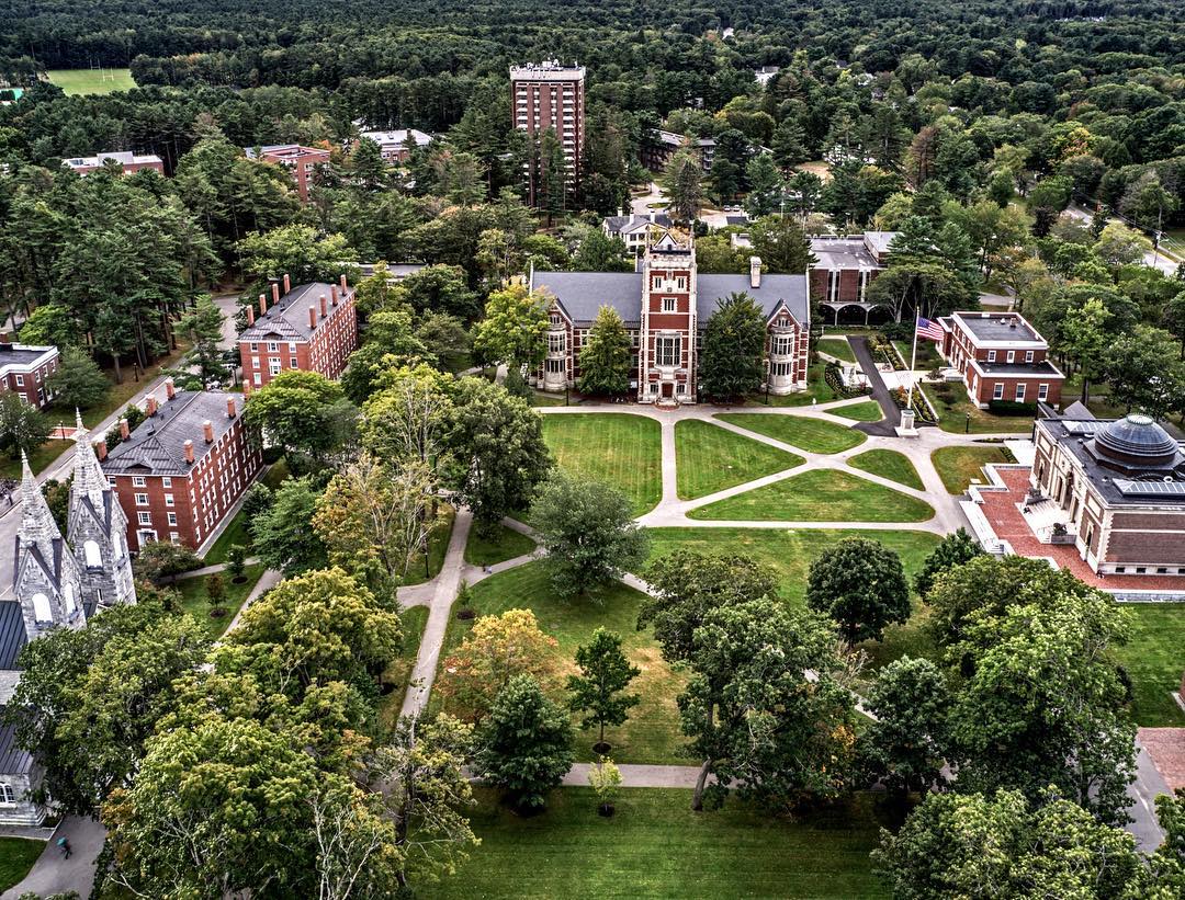 Bowdoin College ar Twitter: "We love this bird's-eye view photo from  Instagram user @phantomflyernyc of campus! In just a few weeks it'll likely  be full of red, orange, and gold colors on