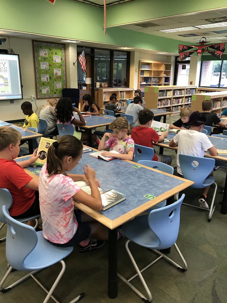 CurtisESLibrary's tweet image. 5th graders enjoying silent reading. #ccpslibraries #oneCCPS