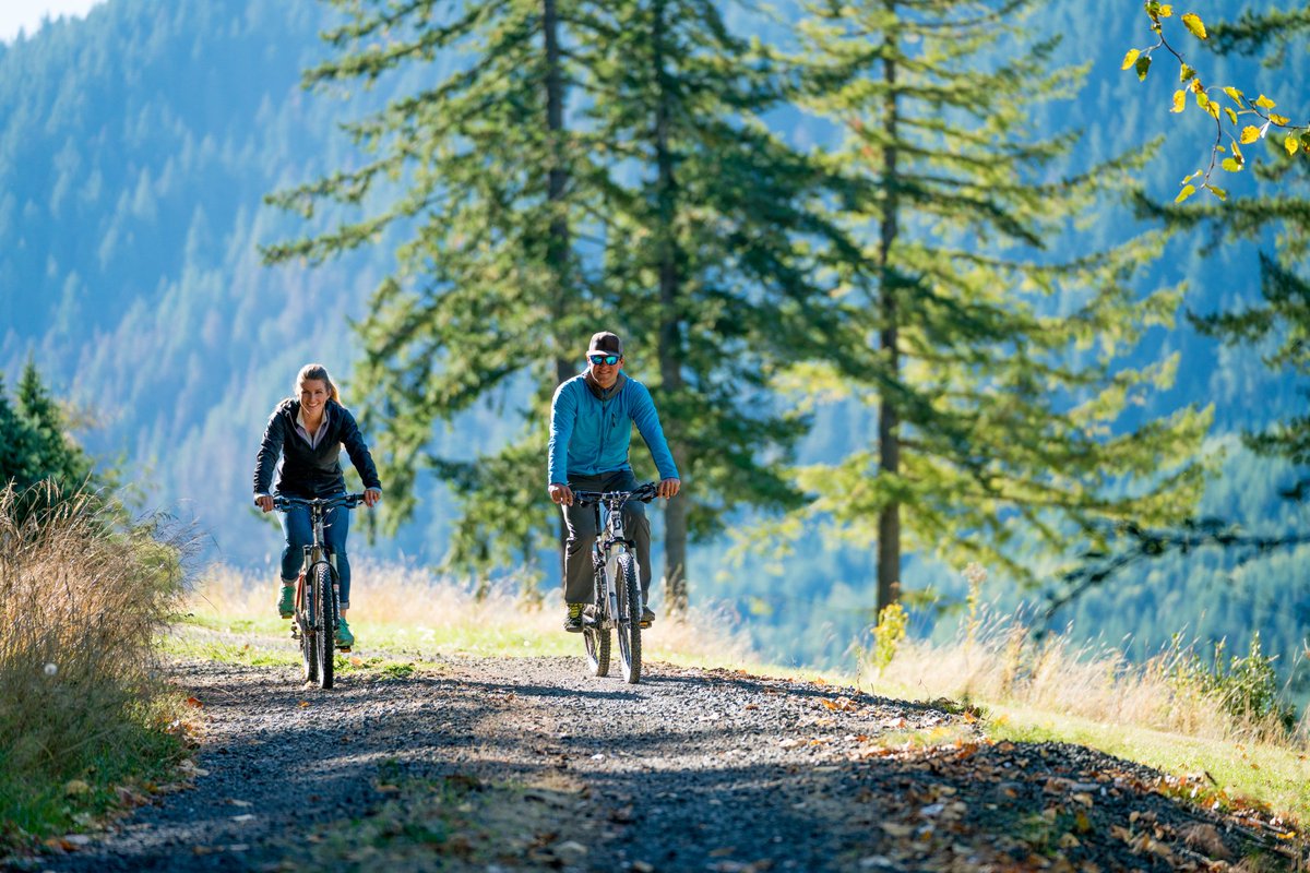 bightgear's tweet photo. Fall is right around the corner! What fall adventures do you have planned before the snow starts to fly?
.
.
#bightgear #builtinthevertical #washington #cascades  #getoutside #mountainvibes #greettheoutdoors #themountainsarecalling #getoutstayout #pnwonderland #upperleftusa https://t.co/vQigtG4aCz