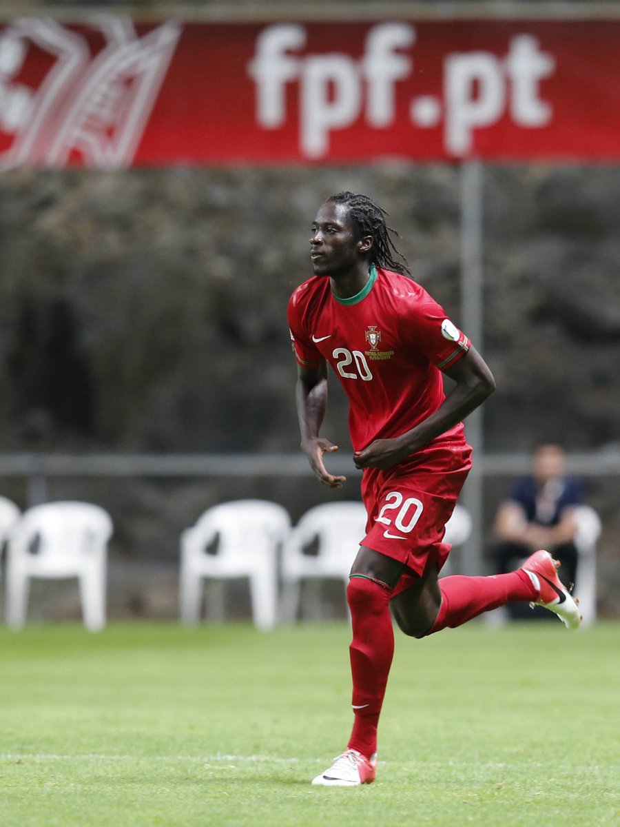 selecaoportugal's tweet photo. Há 6 anos, num jogo com o Azerbaijão, estreava-se pela Seleção A um menino com o destino banhado a ouro. 🏆 O homem que levou 11 milhões de portugueses num pontapé para a glória: @EderOficial9 ! 🇵🇹 #TudoPorPortugal https://t.co/0sNPltTHdu