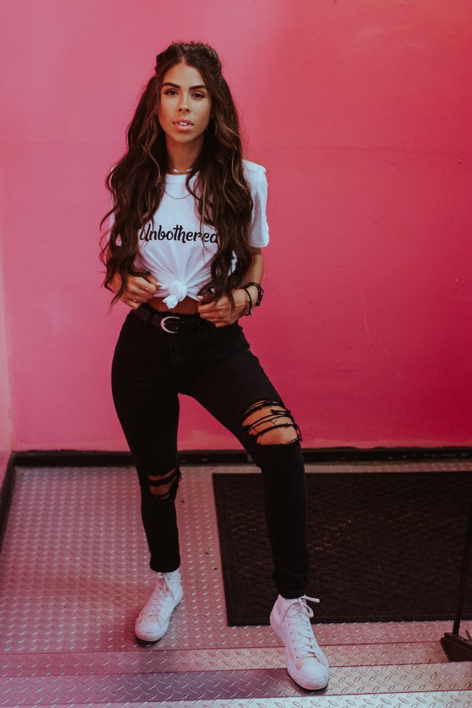 MariaHorford's tweet photo. FOLLOW @ApathyAdvanced ‼️ And buy some dope clothes 🔥#unbothered #advancedapathy https://t.co/IQu6rT3bmm