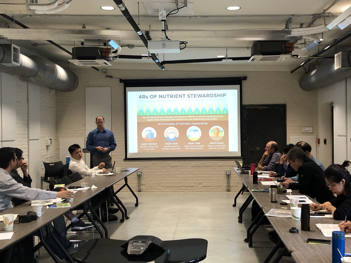 LThompsonMDAg's tweet photo. DE-MD 4R Alliance talking with Chinese environmental planners about the #4Rs today. The 4Rs are site specific yet globally relevant. #4Rnutrients @4Rnutrients https://t.co/3WY8bfQrOd