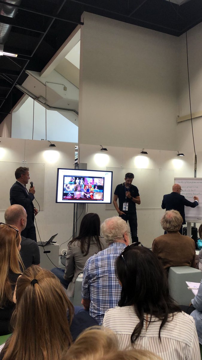 VEDAGmbH's tweet photo. #HRThinking - Design Thinking für HR, der Workshop heute live auf der @ZPEurope: Ein voller Erfolg. Wir freuen uns auf weitere #workshops! #ZiP #ZPEUROPE #ZP18 @PersonalZip https://t.co/XKx9H0vSpZ