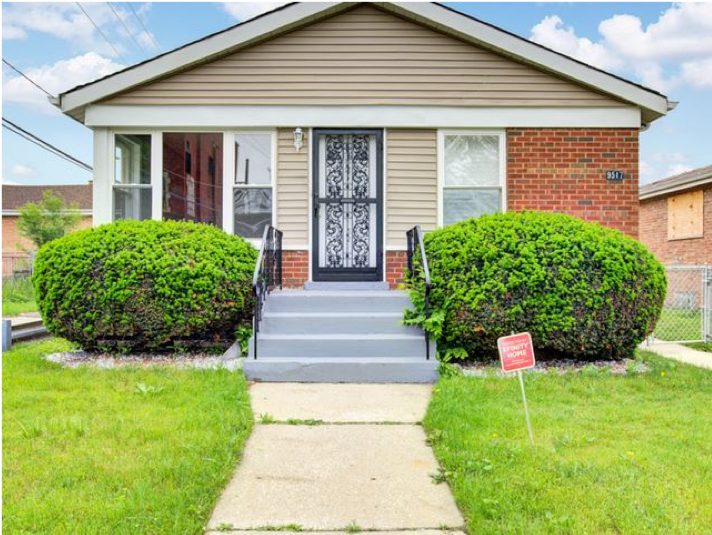 FrankMontro's tweet photo. We know you love to host #friends and #family in your #Chicagohome - especially for the #holidays - and this #KellerWilliamsPreferredRealty #brickranch has more than enough room to have all of your favorite people under one #roof! Check it out: https://t.co/EkjWWK5aq3 https://t.co/Tt6C5QKwwx