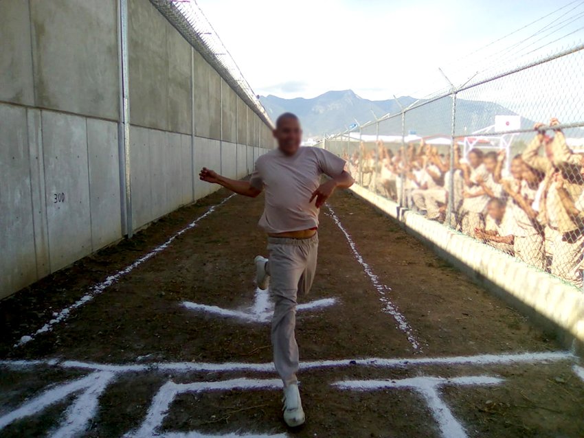 SprsGobOax's tweet photo. Fomentando en las Personas Privadas de la Libertad la práctica de la #ActivaciónFísica, el Centro Especializado en Pacientes Psiquiátricos #CREPPSI llevo a cabo la carrera atlética en las categorías de velocidad y resistencia. https://t.co/8QGaiOinCo