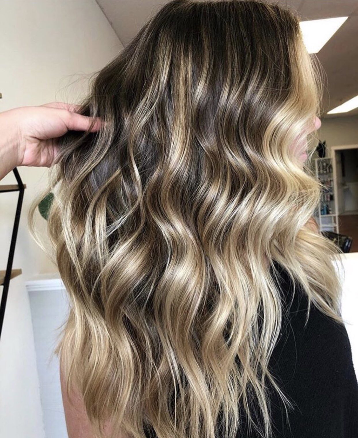 Olaplex on Twitter: "Reliving the last days of summer ☀️ with this incredible dimensional color! Anyone else lost in these healthy waves? 🌊 . Hair by: Protected with: @olaplex #olaplex #balayage #