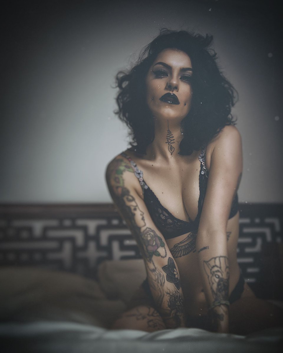 The one and only @demonwivlashez being her natural self... amazing
.
Muse: @demonwivlashez
📷 @Dark_moon_media⠀
.⠀
#boudoir #girlwithpiercings #Darkmoonmedia #tattoos #ink #sensual #Lingerie #piercings #tattooedmodel #picoftheday
