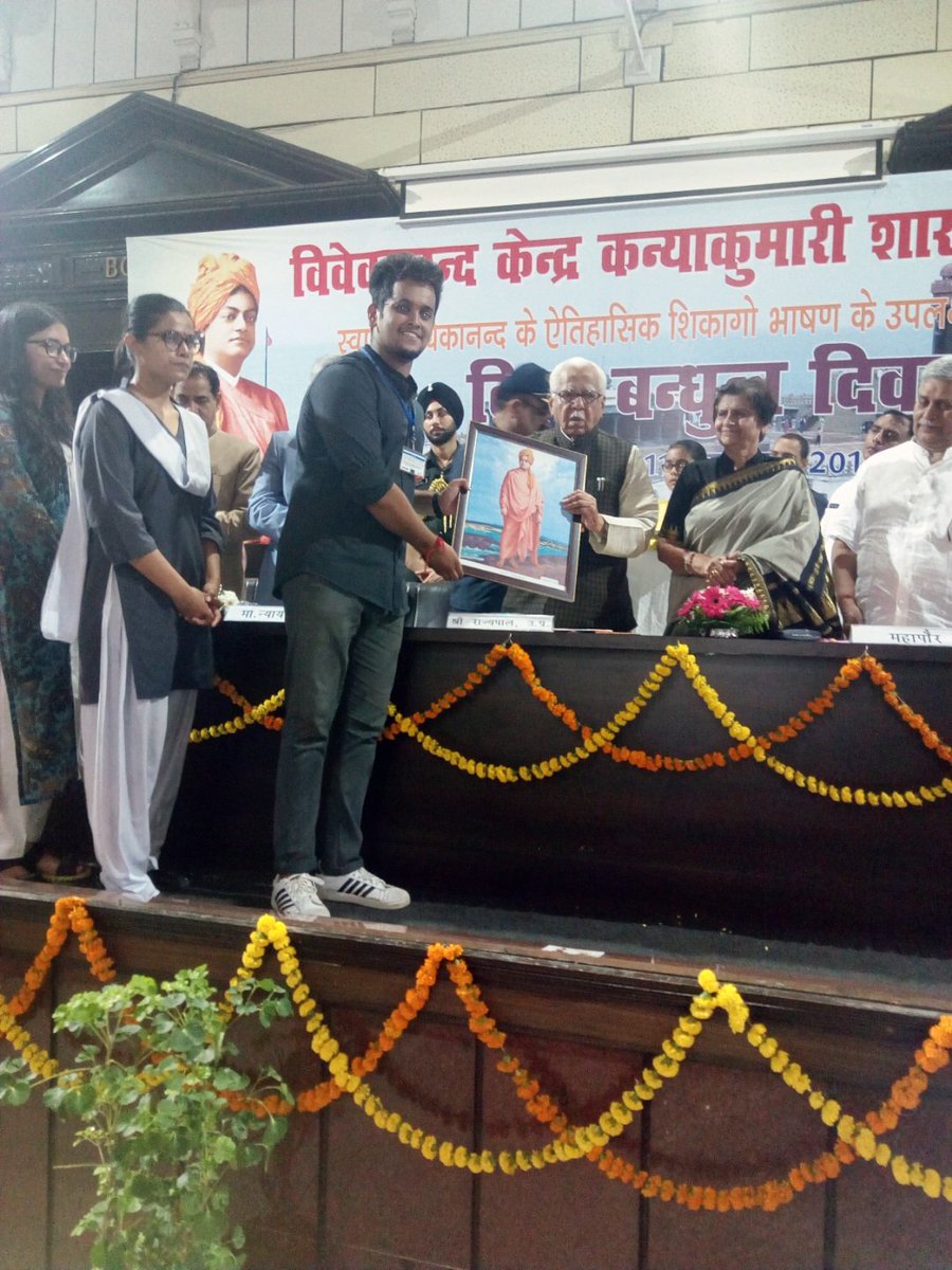 prakharpsy's tweet image. Heartfelt gratitude @ihrithik for inspiring m in every sphere 
Which transformed an #stutterer to a district level speech competition winner..
Thanku sir u are #unknowingly changing many lifes .. @iBratati_