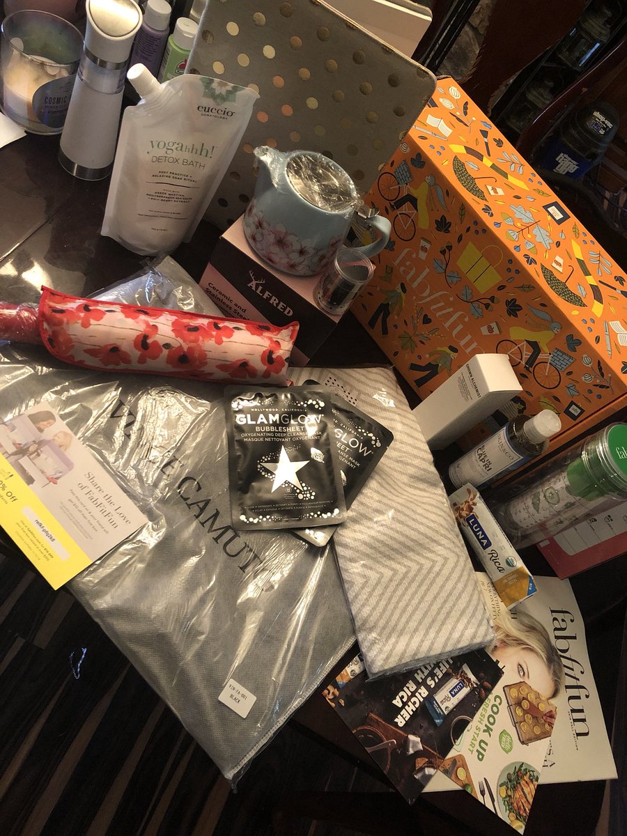 msadvntrsofsamj's tweet image. 👉👉👉 xo.fff.me/kei2a 👈👈👈                                   #fabfitfunfallbox @fabfitfun @beautyblender @shopsimplywhimsical @skinandco @glamglow @lunabar @vincecamuto @catherine_malandrino @alfred @grownalchemist @cucciosomatology @katespadeny