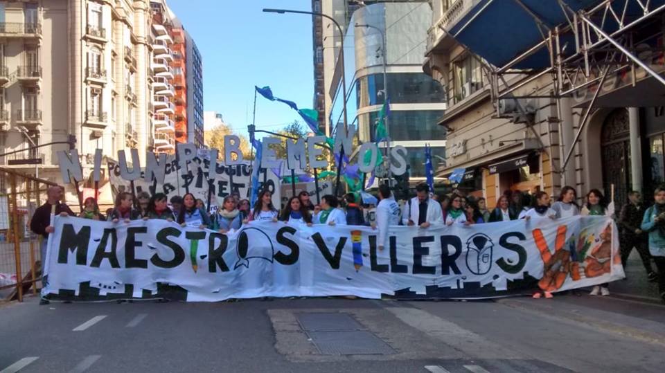 Hoy es un día de lucha. Las villas y los barrios populares están en situación de emergencia 📞 Hablamos con el maestro villero Maximiliano Malfatti por futurock.fm 📻