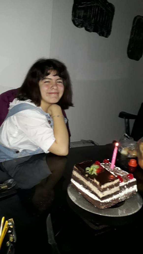 Iara Molina Scetta 11a desaparecio de su casa hoy x la mañana Zona caballito flores. Si la vez avisa urgente a 113249 3581 o por aca a nosotros. Rt por favor