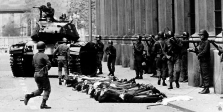 Le 11 septembre 1973, le président démocratiquement élu #SalvadorAllende est renversé par un coup d’état organisé par la CIA. 

Salvador Allende et de nombreux autres révolutionnaires chiliens y laisseront la vie.