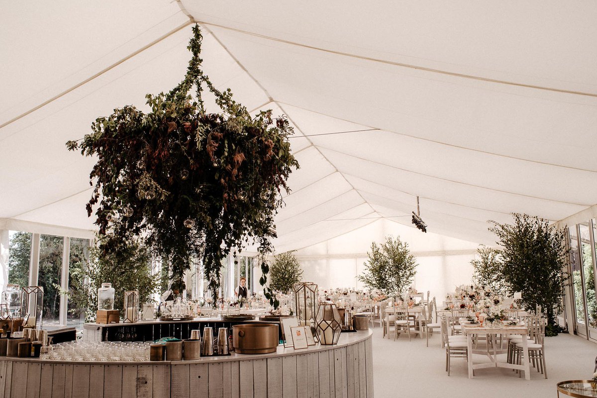 rhchospitality's tweet photo. W E D D I N G   G O A L S
An incredible celebration ✨ Stylish setting ✨ Beautiful flowers ✨ Delicious food &amp; drink ✨ Our events team delivered this extraordinary wedding earlier this summer… Thank you @maryjanevaughan for working your floral magic as always 🌹 #weddings https://t.co/nZyb4dzpjc