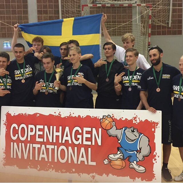 elliotbasket's tweet photo. Proud to represent the swedish national team u15. Thanks to my team and the staff. #basketse https://t.co/XyI3MfDOG1