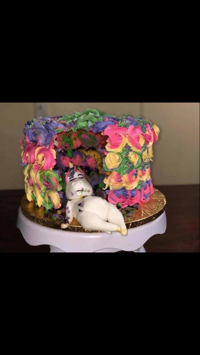 MarioBe84612979's tweet photo. I soo want this cake😍🎂 https://t.co/xPQxfQeelr