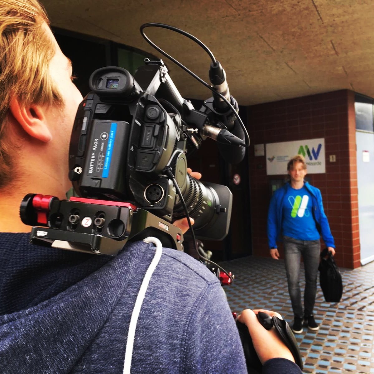 Vandaag een dagje filmster voor "Een dag in het leven van de Sociaal Werker Jeugd" Alles loopt op rolletjes. <a href="/Simone_MW/">Simone Meerwaarde</a> <a href="/MeerWaardeInfo/">MeerWaarde WELZIJN</a>