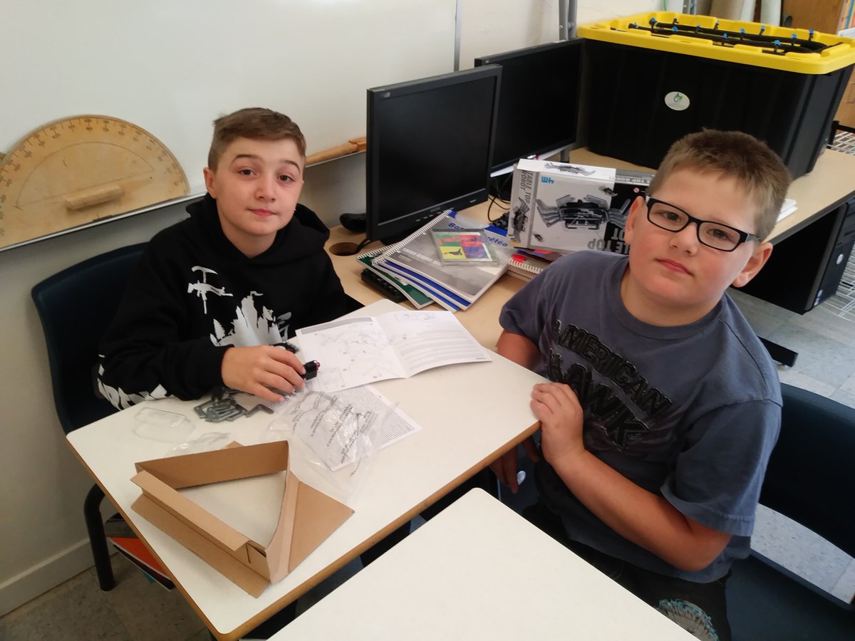 Hands-on learning with technology! #interactive #iPad #robotics <a href="/NLESDCA/">NLESD</a> #nlschools