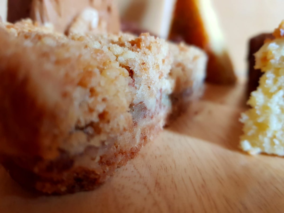 LawlessCakes's tweet photo. We've been hard at work this weekend, in the kitchen recipe-testing! We've got key-lime pie cake, coffee and walnut cake, spiced-apple crumble cake and cookie dough bars all perfected and ready to order! #Birmingham #baking https://t.co/oMzU0jJ54j
