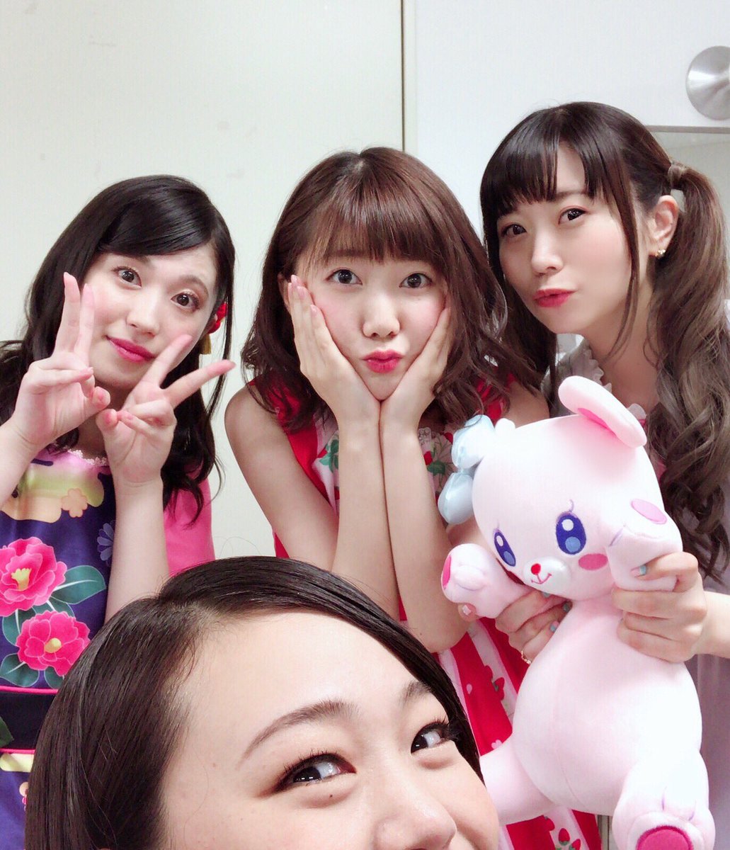 ট ইট র 川上千尋𓅫かわかみちひろ𓅫 半分なのに すごくこの人面白いって顔をしている かえで役のゆうなと 実際に面白い みやび役の明良ちゃん いちご役のすーちゃんと私の4人 ベア と マリア役のみしゃこちゃんのブログにも載せてもらってた