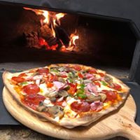 HungerfordFoodF's tweet photo. Wanna 'pizza' di action? Second awful pun of the day. No more, I promise! We are so lucky that @Rustyandroses will be at @HungerfordFoodF offering their delicious selection of wood fired stone based pizzas. So good. Note to all - don't eat before you come! https://t.co/ghO0kE10eo