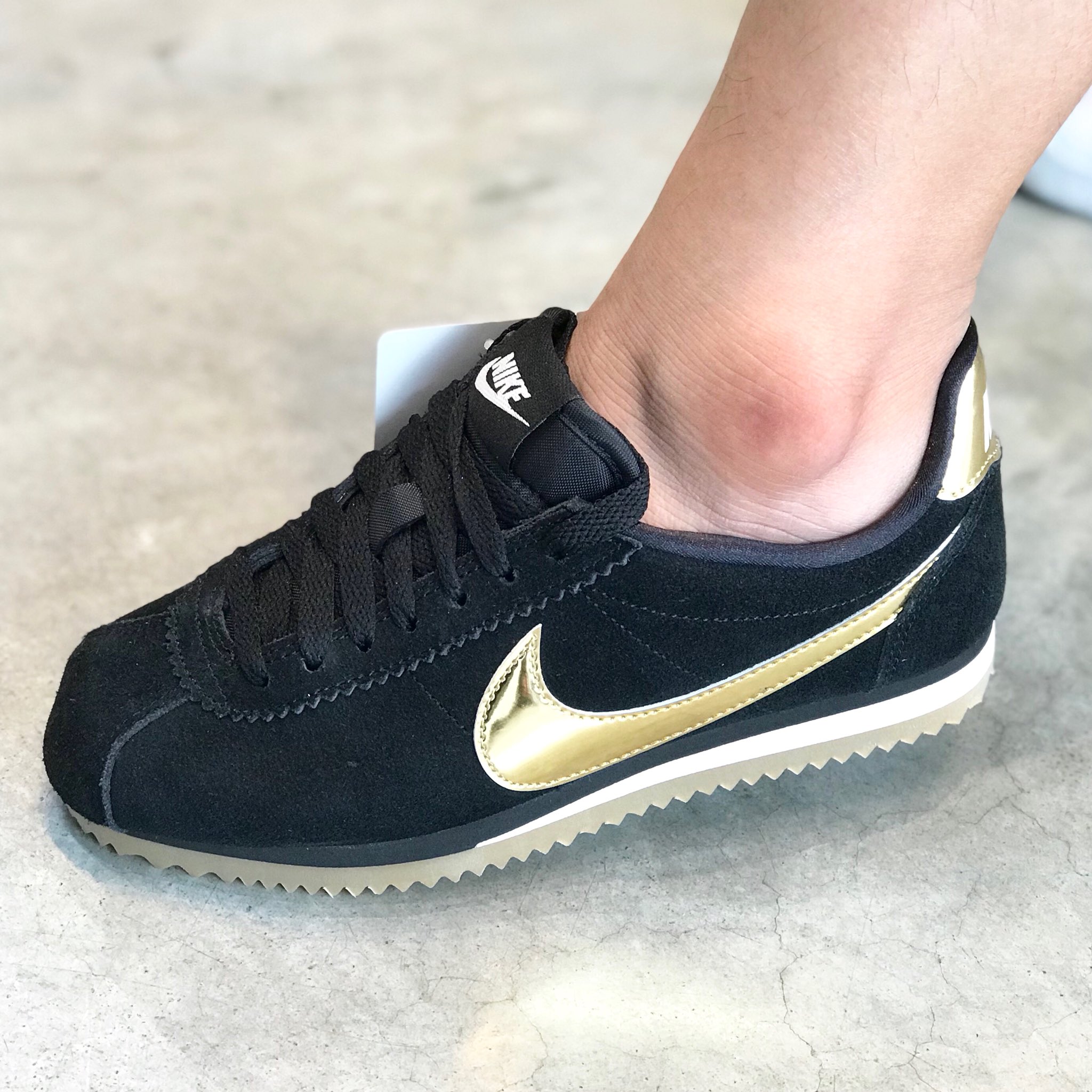Nike cortez deals carnival