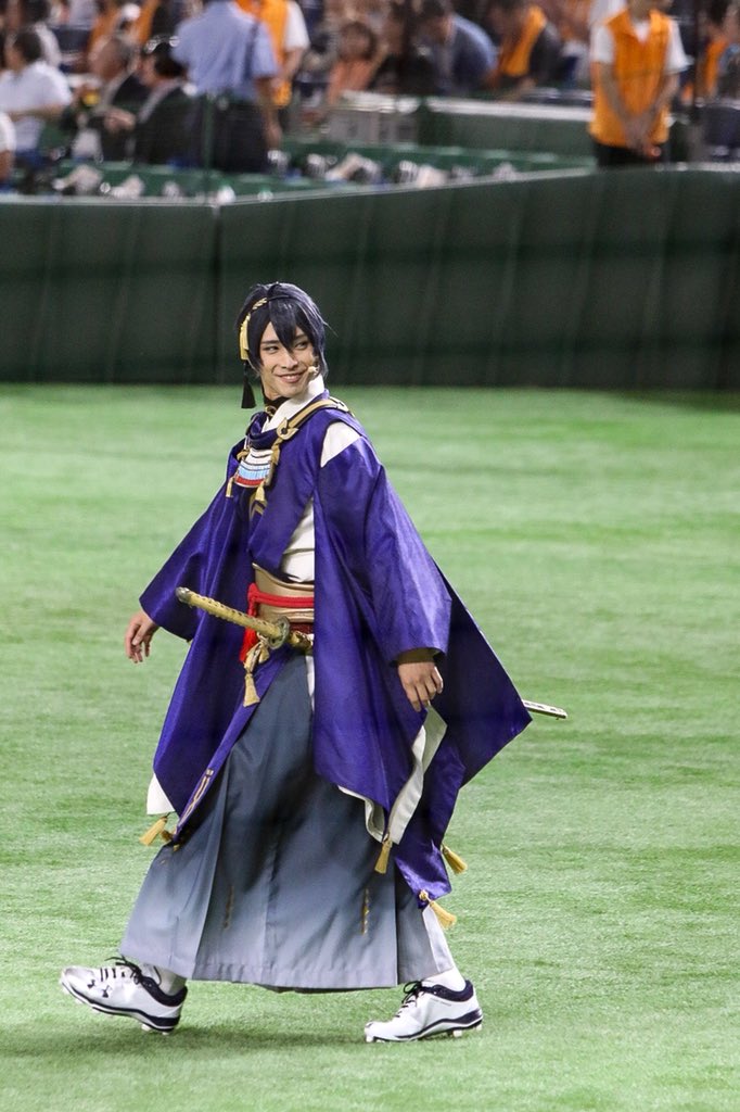 ট ইট র みやこ 冬眠 三日月宗近 始球式 刀ミュジャイアンツコラボナイター