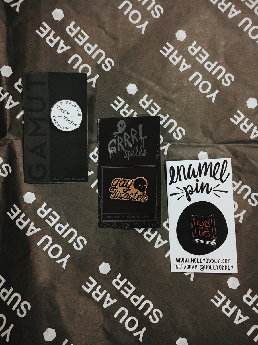sydneykhoo's tweet photo. Pin mail from #tkvo in Toronto!!! Been trying to get my enby paws on that pronoun pin for months ππ½
TKVO is a super cute queer and trans owned shop in Toronto. Check βem out https://t.co/5k7G5YRu0z https://t.co/zWzSAnpVFd