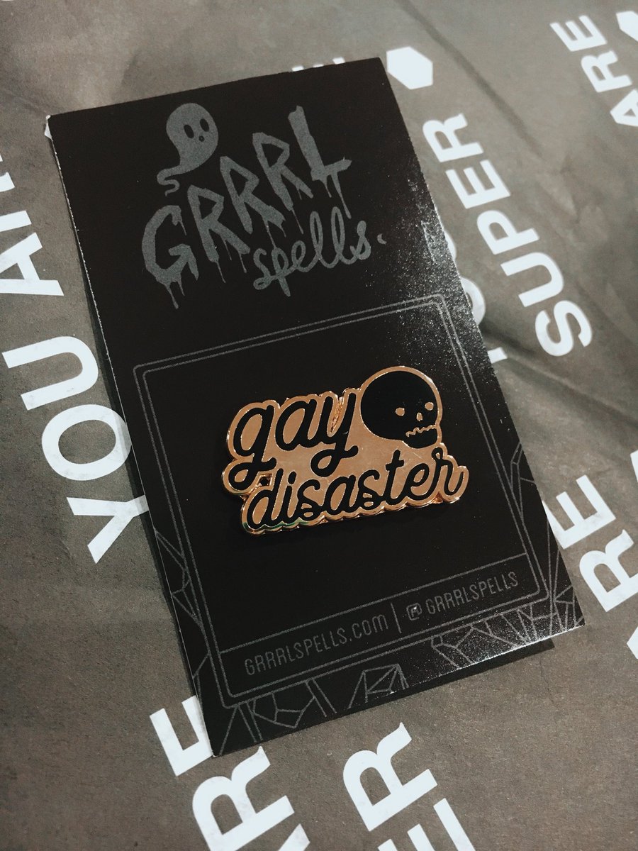 sydneykhoo's tweet photo. Pin mail from #tkvo in Toronto!!! Been trying to get my enby paws on that pronoun pin for months ππ½
TKVO is a super cute queer and trans owned shop in Toronto. Check βem out https://t.co/5k7G5YRu0z https://t.co/zWzSAnpVFd