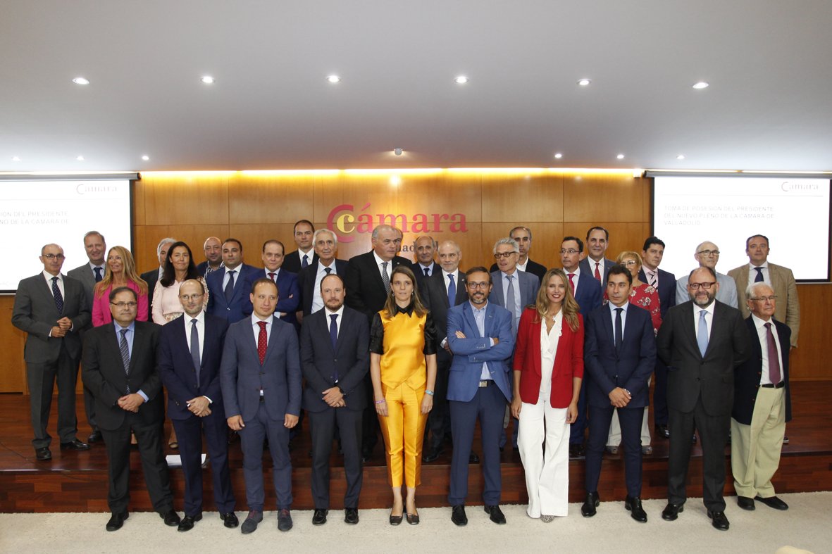 📸Nuestra foto del día: Constituido el nuevo pleno de <a href="/cam_valladolid/">Cámara de Valladolid</a> 
👉ow.ly/xrur30lLUhf  <a href="/victor_a_c_r/">Víctor A.Caramanzana</a> <a href="/robertogmarcos/">Roberto G Marcos</a>