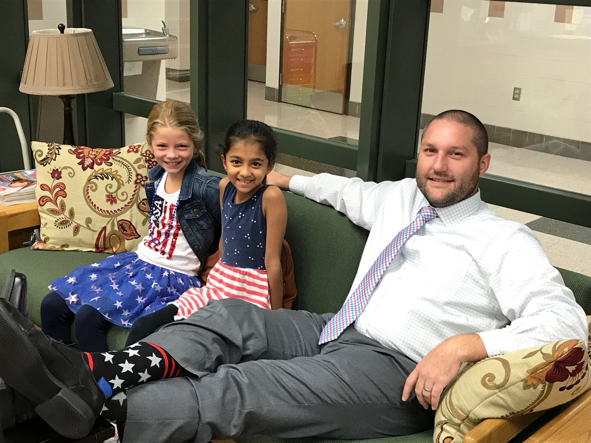 Some of our second graders paying tribute on #PatriotDay. <a href="/SeldensLanding/">seldens.landing.es</a> @ThiessensFlock <a href="/ms_davis4/">Ms. Davis</a>