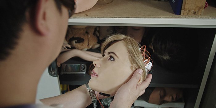 TheFilmStage's tweet image. ‘The Truth About Killer Robots’ looks at the future from a machine’s point-of-view. @jaredmobarak reviews: bit.ly/2CJgXLN #TIFF18