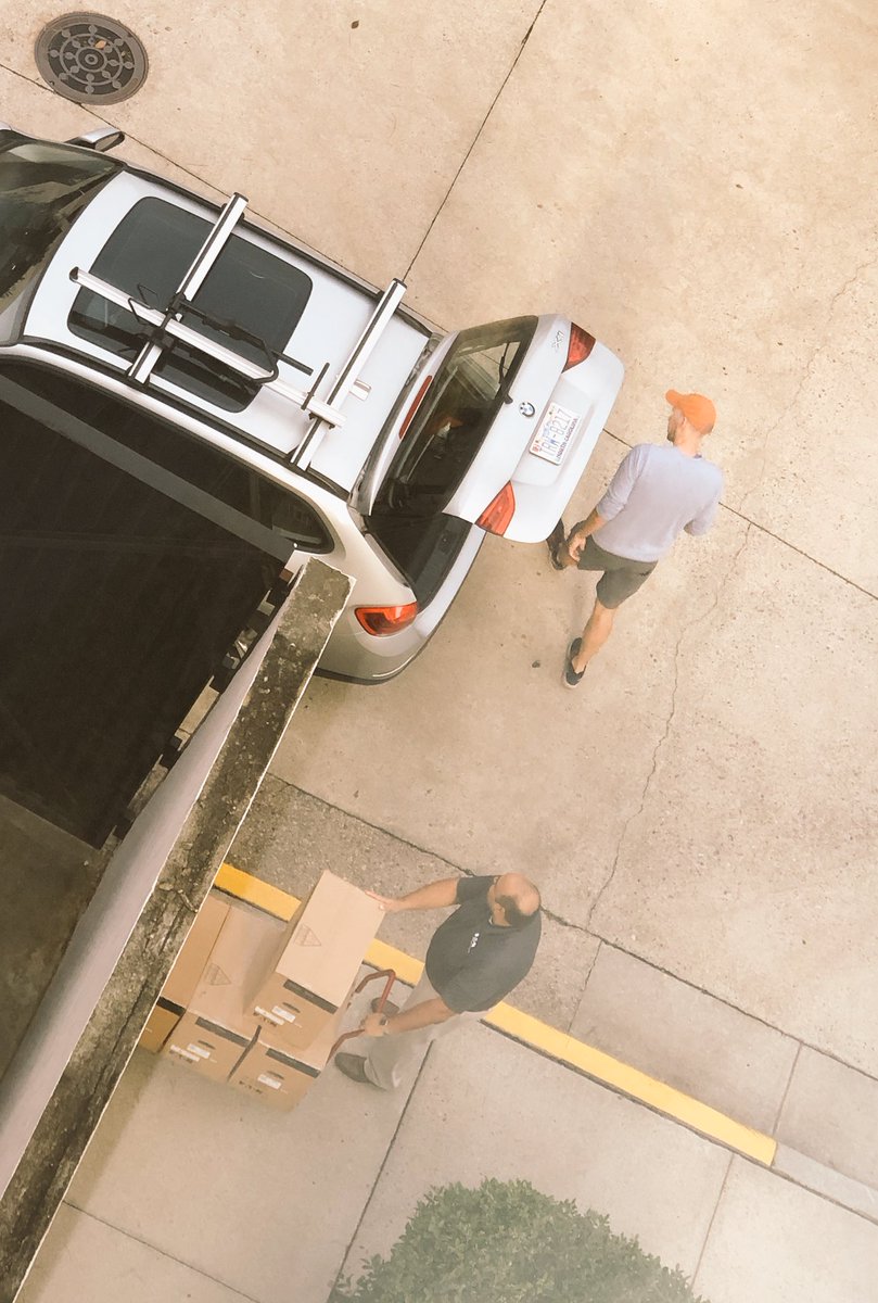 BizPowering's tweet photo. When photo shoot day requires sales management assistance. #9SX on deck #productmanagementlyfe https://t.co/tRMNPQgqW2