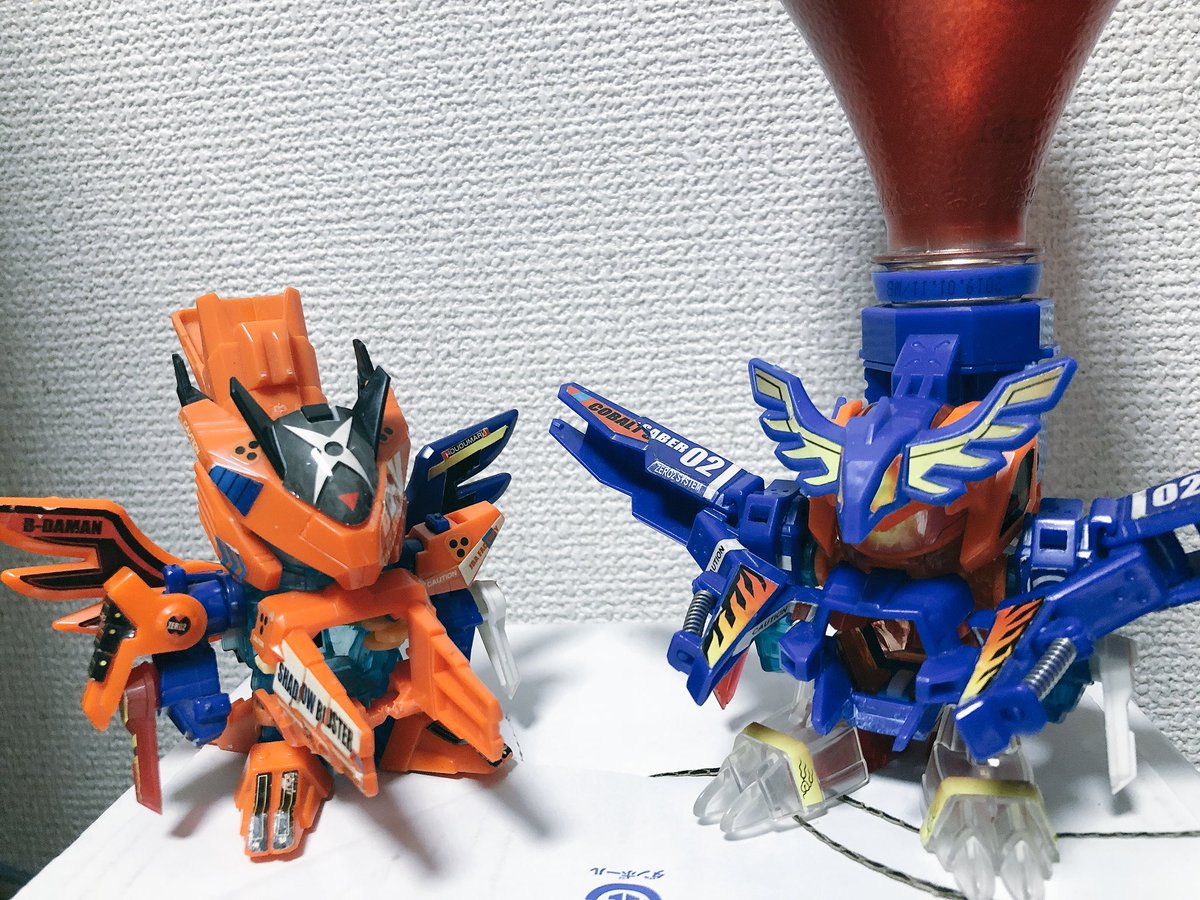 アイアムマン 公式official アシンメトリーな見た目と兄弟機っていう設定を詰め込んでみました Ovo 我ながら めちゃんこ好きな見た目 ビーダマン バトルビーダマンゼロ バトルビーダマン