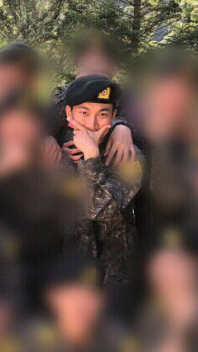 180911Hi Seo Eunkwang!! Another pictures from you!! Yaaayy!!  I'm happy that you look happy.  Anyway, Minhyuk will enlist soon.  For sure he'll do good too. Fighting, Eomma and Appa!! ♡ We miss you, Silverlight!!! #WaitingForSilverlight