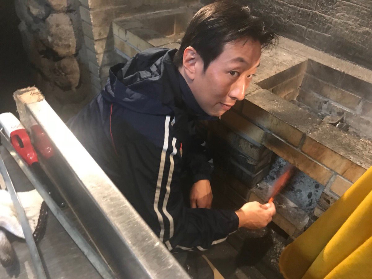 1日目夜！！！
夕食はバーベキュー！🥩🍖🔥
火起こしに手こずる3年生。調理場を牛耳る4年生。着火剤を使わずして火を起こす先生。みんなでワイワイ盛り上がりました！やっぱり肉はうまい！😋