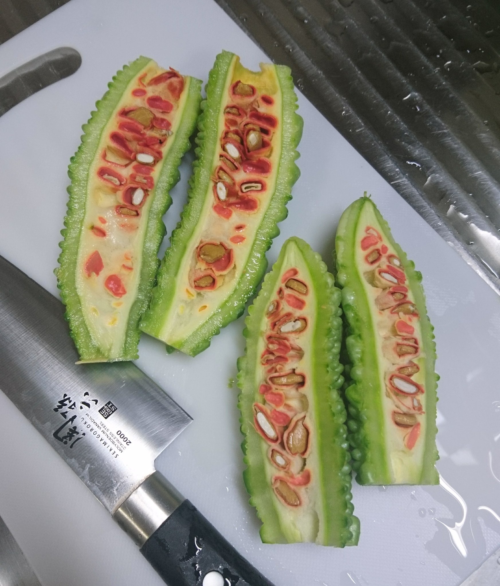 ガリウム55 種が赤いゴーヤを初めてだ 赤い部分 ほんとに甘い もう少し待てば凪のお暇に載ってたラッキーゴーヤになる感じだったのかな W T Co Sjyz4gqusx Twitter ガリウム55 種が赤いゴーヤを初めてだ 赤い部分 ほんとに甘い もう少し待てば凪のお暇に載ってたラッキーゴーヤになる感じだったのかな W T Co Sjyz4gqusx Twitter