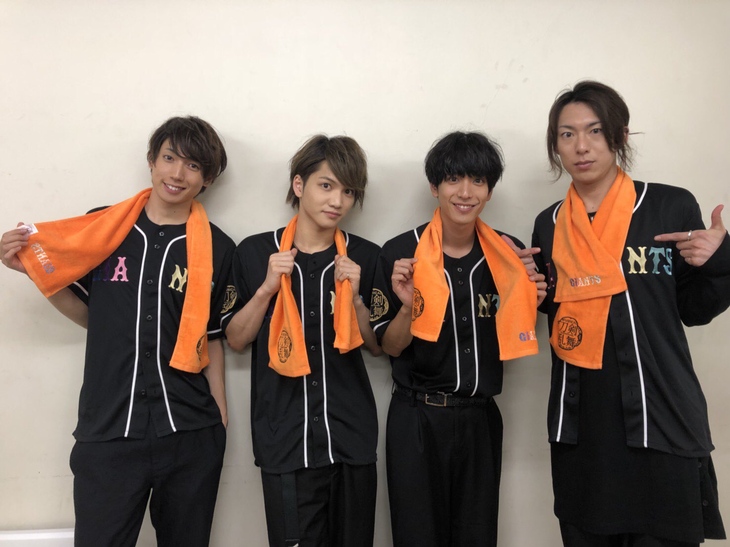 刀剣乱舞×読売ジャイアンツ コラボナイター ユニフォーム・タオル・トートバッグ 刀剣乱舞×読売ジャイアンツ コラボナイター ユニフォーム