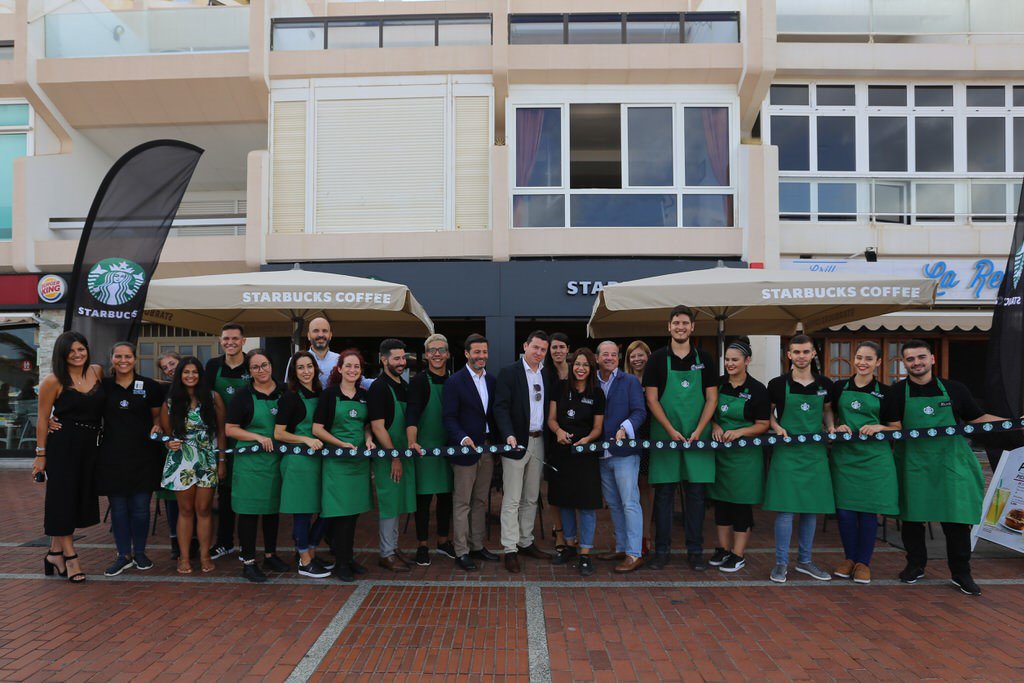 starbucks_es's tweet photo. Ya estamos abiertos en nuestra nueva tienda de Las Palmas de Gran Canaria! Ven a visitarnos y disfruta de tu Frappuccino favorito junto a la playa de Las Canteras! #StarbucksLasCanteras https://t.co/234d3EOQyv
