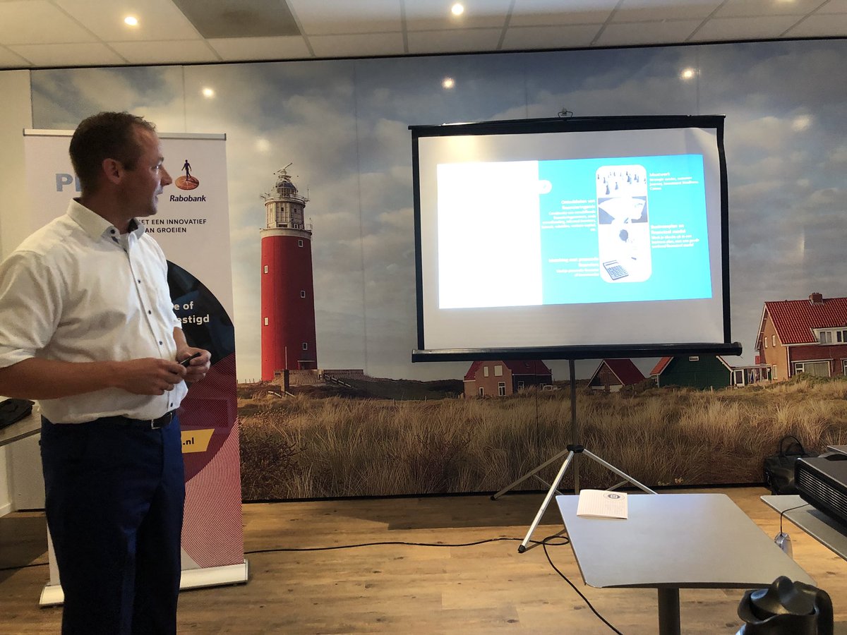 rdevisser's tweet photo. Innovatie bijeenkomst door #PIMNH #TOPTEXEL #Innofund en de @RaboKvNH op #Texel.
Een mooie gevulde zaal met ondernemers in de #pelikaan https://t.co/zprFu2DbBN