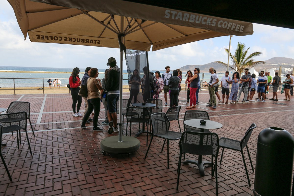 starbucks_es's tweet photo. Ya estamos abiertos en nuestra nueva tienda de Las Palmas de Gran Canaria! Ven a visitarnos y disfruta de tu Frappuccino favorito junto a la playa de Las Canteras! #StarbucksLasCanteras https://t.co/234d3EOQyv