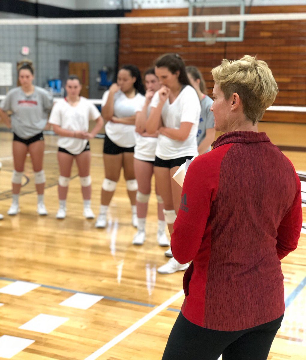 Lynchburg_vb's tweet photo. #ULVB is so grateful to have had @drtiffjones visit us at practice yesterday!
She helped us dig deep, get our minds right, & learn to find mental fuel, even when the tank is empty! 💪🏻 #TEAM #MakeYourMark #WonNation https://t.co/uW4wa2Jzs6