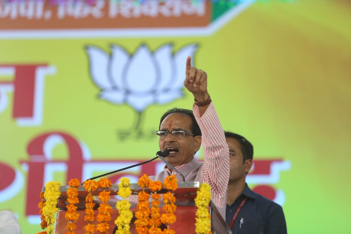 ChouhanShivraj's tweet photo. बैतूल के मेरे प्रिय भाइयों-बहनों! जन आशीर्वाद यात्रा का स्वागत कर मुझ पर स्नेह की वर्षा करने के लिए आपका आभारी हूँ। आप सभी की ज़िंदगी बदलने के अभियान को पूरा करने में कोई कसर नहीं छोड़ रहा हूँ। आपके सहयोग और आशीर्वाद के द्वारा ही अपने इस लक्ष्य तक पहुँच पाऊँगा। #JanAshirwadYatra https://t.co/PAVwu98Otq