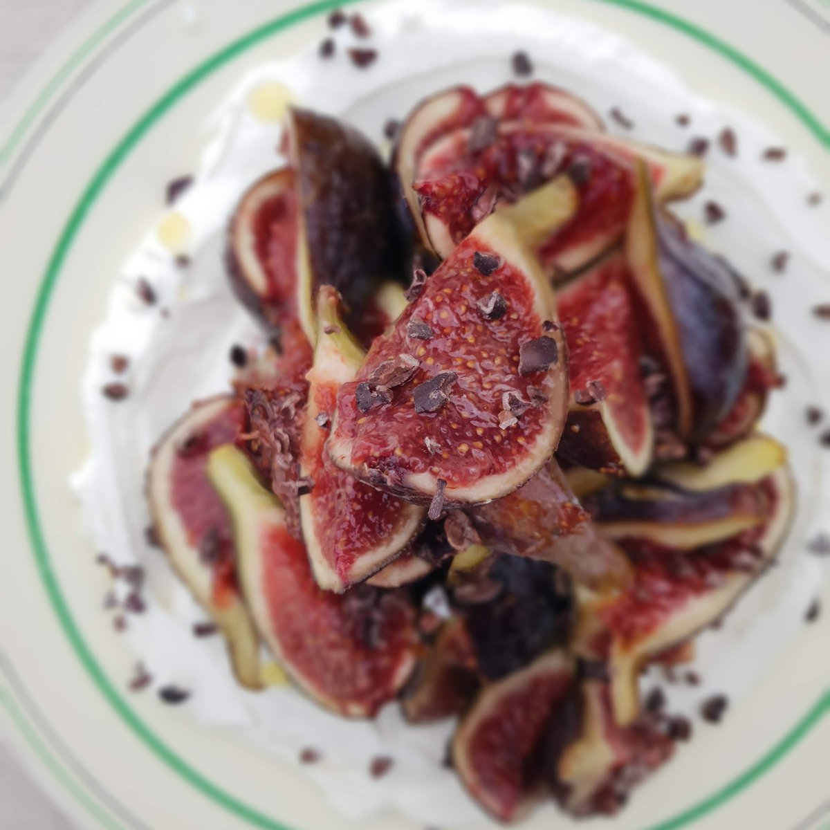 The first of the figs have arrived! Served with labneh and cacao nibs.
#figs #seasonalcooking #seasonaleating #seasonalveg #organic #lunch #restaurant #farmrestaurant #fieldtofork